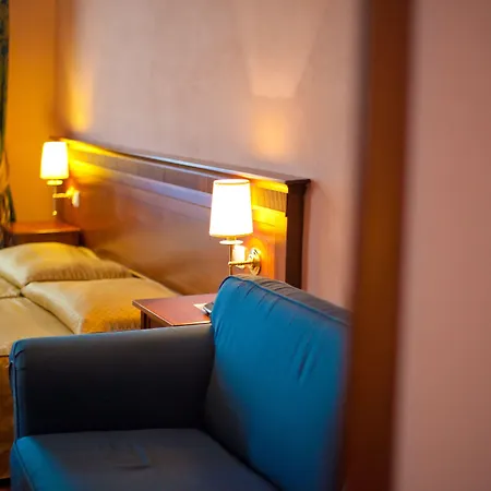 Louis Leger - Czech Leading 4* Prag